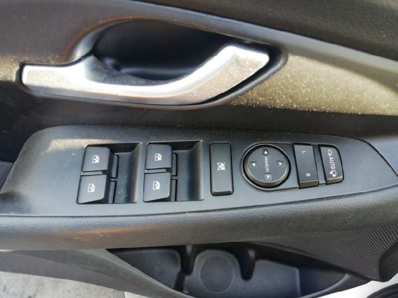 Recambio de mando elevalunas delantero izquierdo para hyundai i30 (pd) klass referencia OEM IAM 93571G3030  