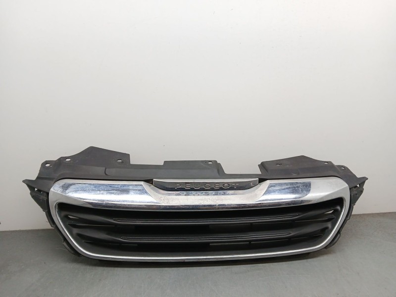 Recambio de rejilla paragolpes delantero para peugeot 108 1.0 vti 72 referencia OEM IAM 531140H020  