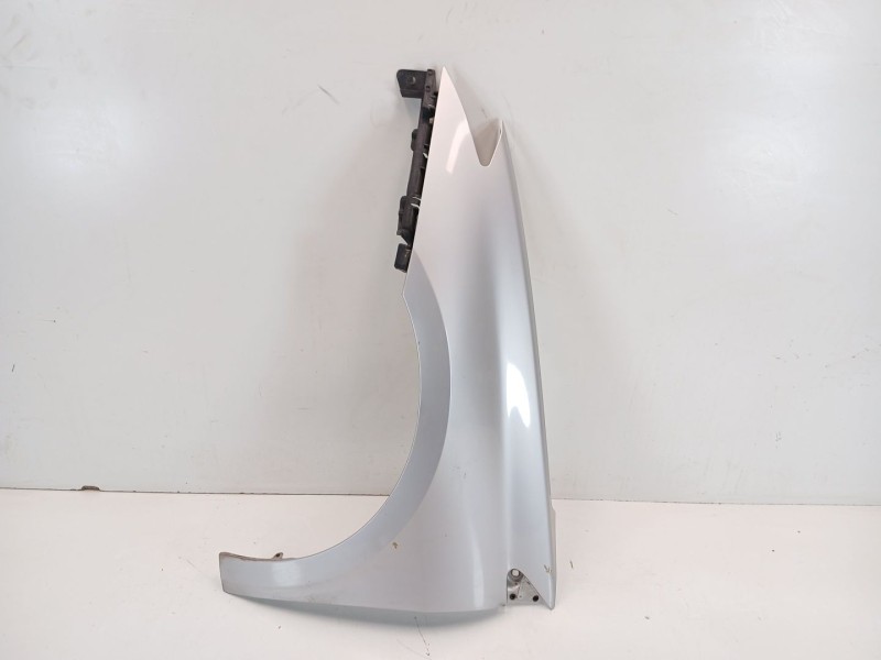 Recambio de aleta delantera izquierda para renault laguna iii dynamique referencia OEM IAM 631010032R  