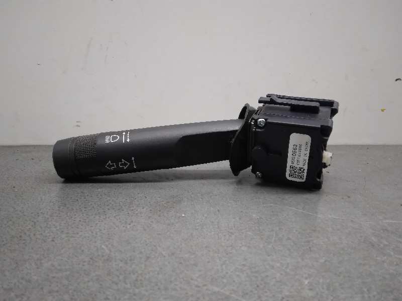 Recambio de mando intermitentes para opel insignia berlina excellence referencia OEM IAM 95220563  