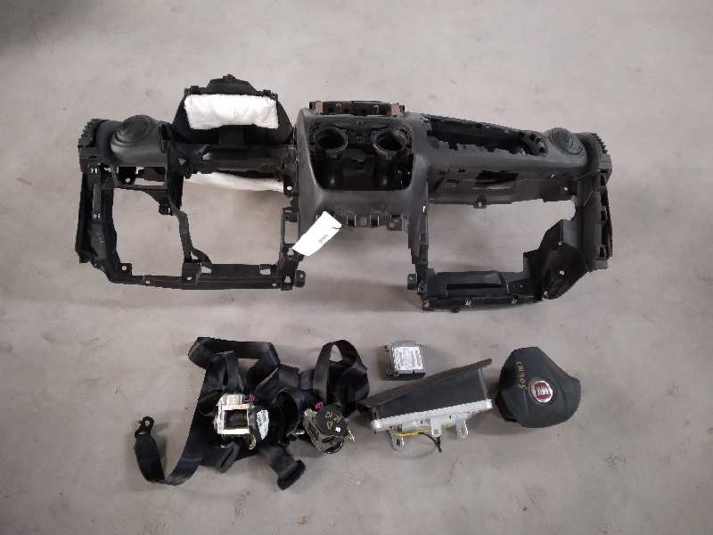 Recambio de kit airbag para fiat qubo (300) dynamic referencia OEM IAM 1353636080 PRETENSORES OK 