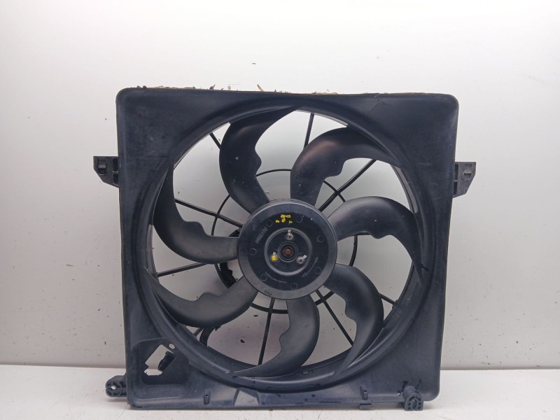 Recambio de electroventilador para kia sorento ii (xm) 2.2 crdi referencia OEM IAM 253802P100 253802pxxx 