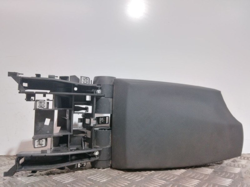 Recambio de apoyabrazos central para bmw serie 1 berlina (e81/e87) 116d referencia OEM IAM 9110501  