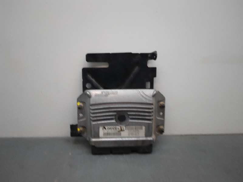 Recambio de centralita motor uce para renault scenic ii 1.6 16v referencia OEM IAM 8200387138  