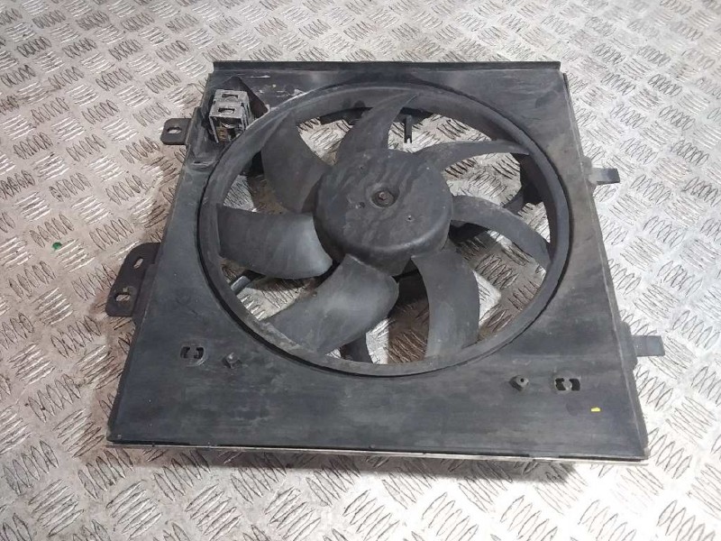 Recambio de electroventilador para peugeot 208 allure referencia OEM IAM 9682902080  