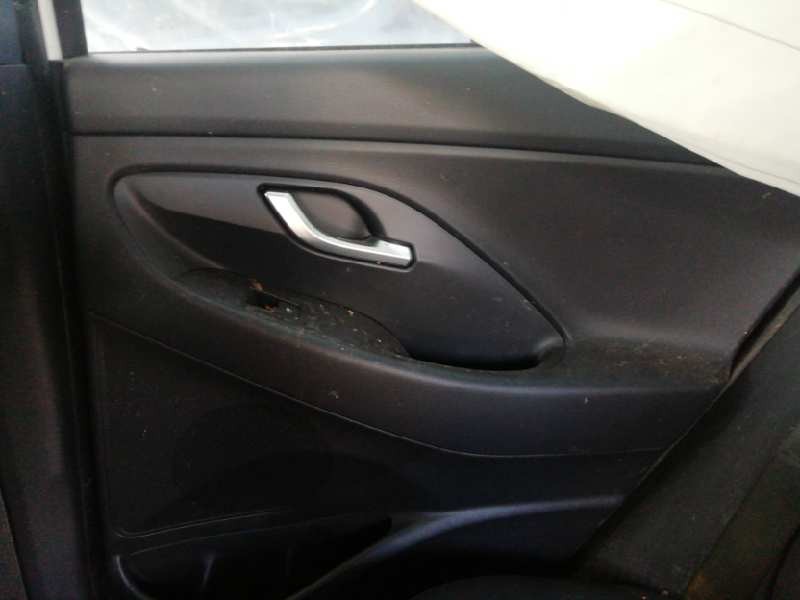 Recambio de guarnecido puerta trasera derecha para hyundai i30 (pd) klass referencia OEM IAM 83302G4010TRY  