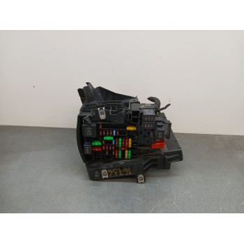 CAJA RELES / FUSIBLES 2q0937615a interior lado conductor