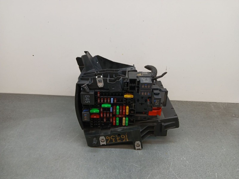 Recambio de caja reles / fusibles para audi a1 sportback (gba) referencia OEM IAM 2q0937615a interior lado conductor