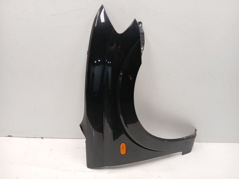 Recambio de aleta delantera derecha para ssangyong rodius i 2.7 xdi referencia OEM IAM   