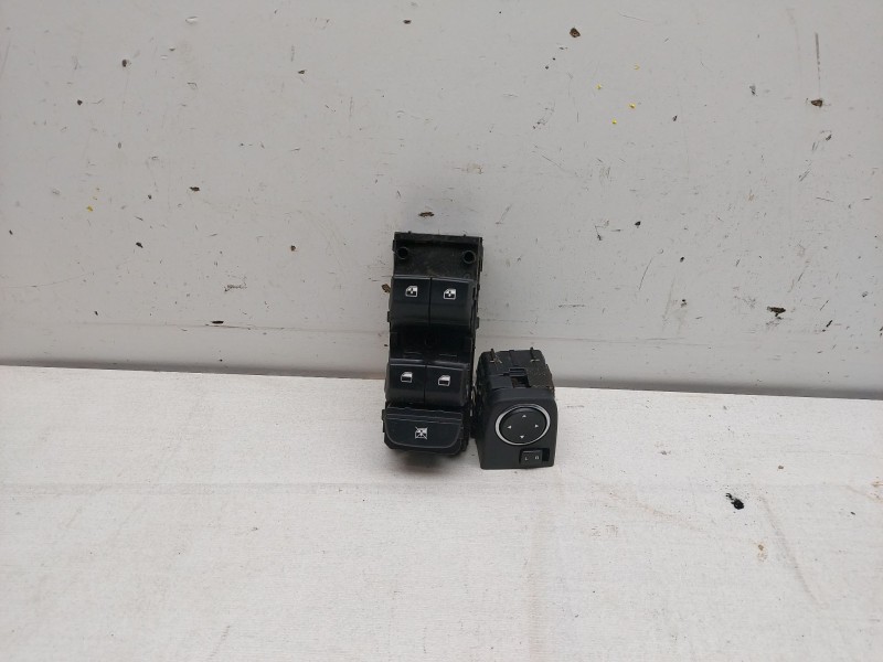 Recambio de mando elevalunas delantero izquierdo para kia ceed (cd) 1.6 crdi 136 referencia OEM IAM 93571J7200  18/12