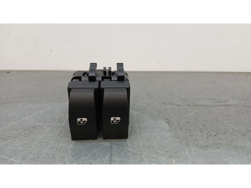 Recambio de mando elevalunas delantero izquierdo para renault clio ii fase ii (b/cb0) referencia OEM IAM 8200060045  