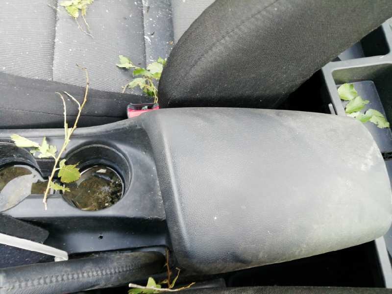 Recambio de apoyabrazos central para kia cee´d drive referencia OEM IAM   