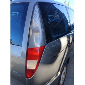 Recambio de piloto trasero derecho para lancia phedra (179_) 2.2 jtd (179axc1a) referencia OEM IAM 25532557  