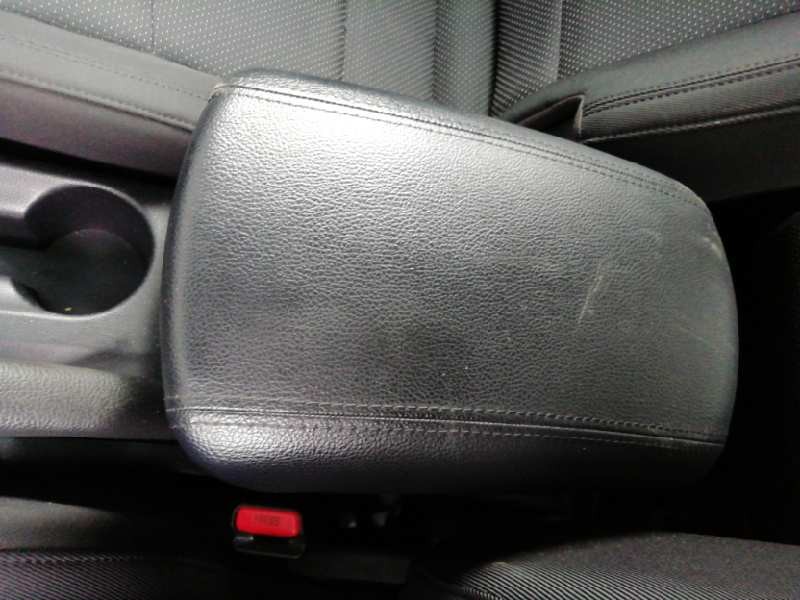 Recambio de apoyabrazos central para kia carens ( ) basic referencia OEM IAM   