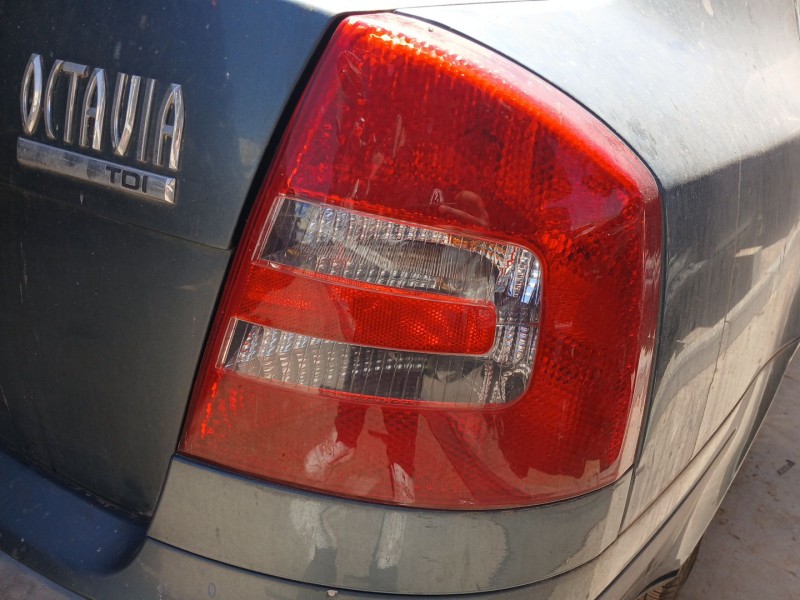 Recambio de piloto trasero derecho para skoda octavia ii (1z3) 1.9 tdi referencia OEM IAM   