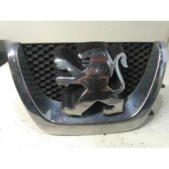 EMBLEMA MARCA REJILLA DELANTERA