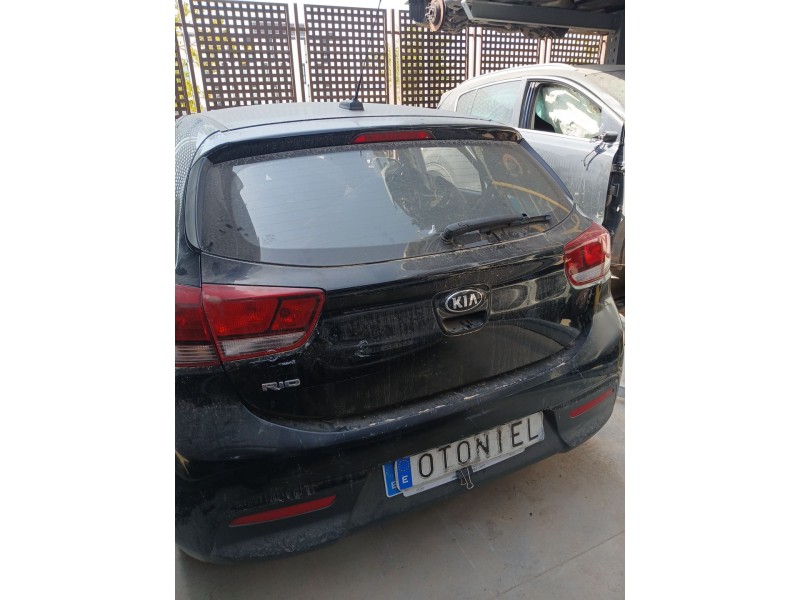 Recambio de porton trasero para kia rio iv (yb, sc, fb) 1.25 referencia OEM IAM 73700H8000  