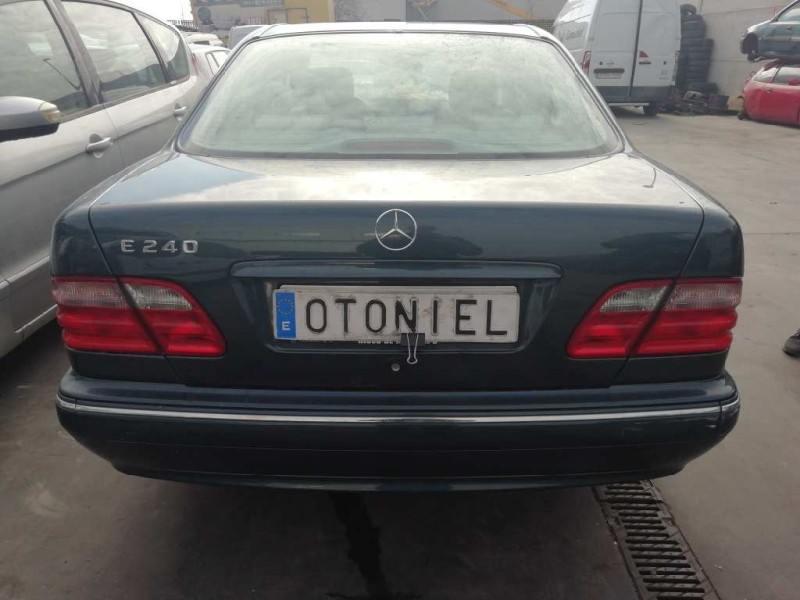 mercedes-benz clase e (w210) berlina del año 2000
