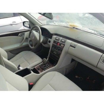 mercedes-benz clase e (w210) berlina del año 2000