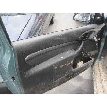 ford focus berlina (cak) del año 2000