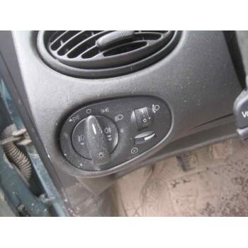 ford focus berlina (cak) del año 2000