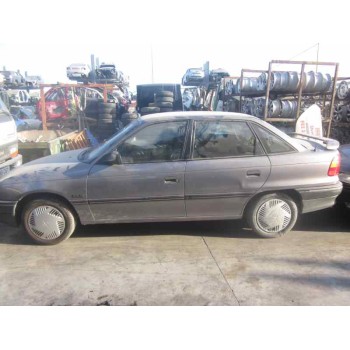 opel astra f berlina del año 1992
