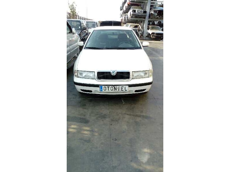 SKODA OCTAVIA BERLINA (1U2)