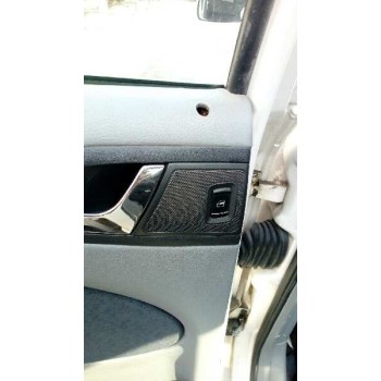 skoda octavia berlina (1u2) del año 2000