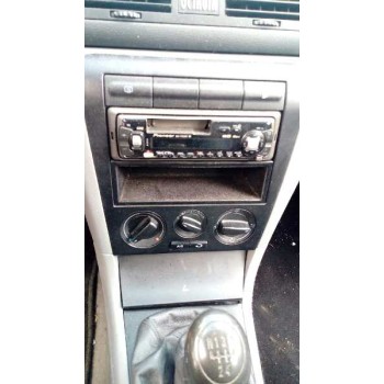 skoda octavia berlina (1u2) del año 2000