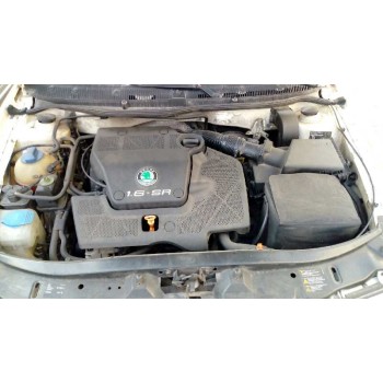 skoda octavia berlina (1u2) del año 2000