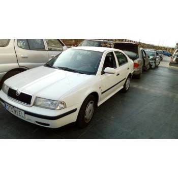 skoda octavia berlina (1u2) del año 2000