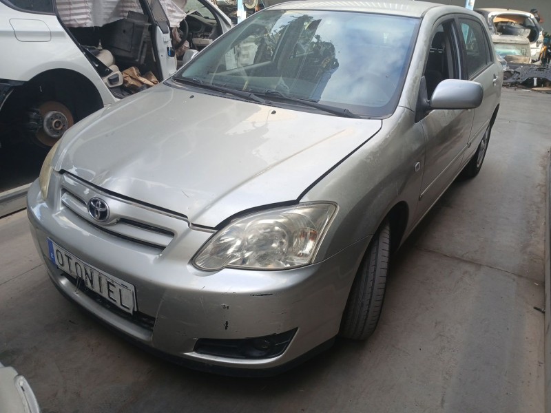 toyota corolla (_e12_) del año 2005