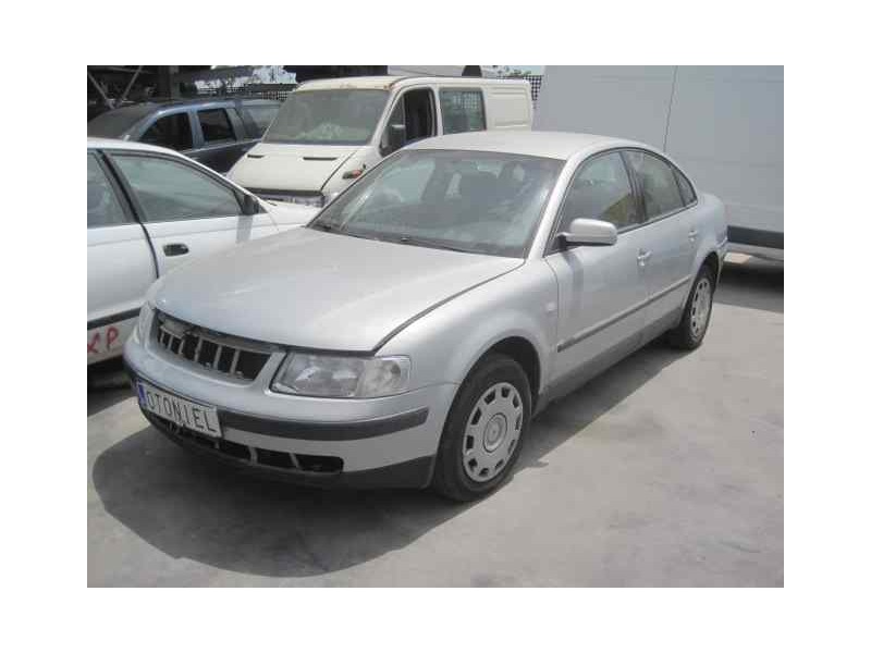 VOLKSWAGEN PASSAT BERLINA (3B2)