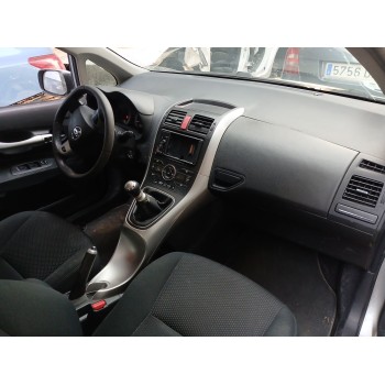 toyota auris (_e15_) del año 2011