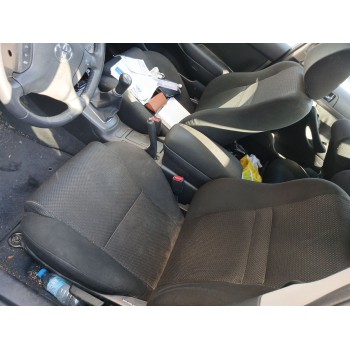 toyota avensis (_t25_) del año 2006