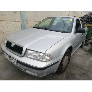 skoda octavia berlina (1u2) del año 1999