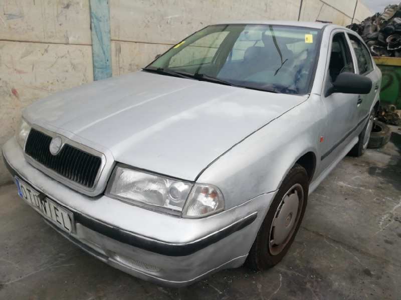 SKODA OCTAVIA BERLINA (1U2)