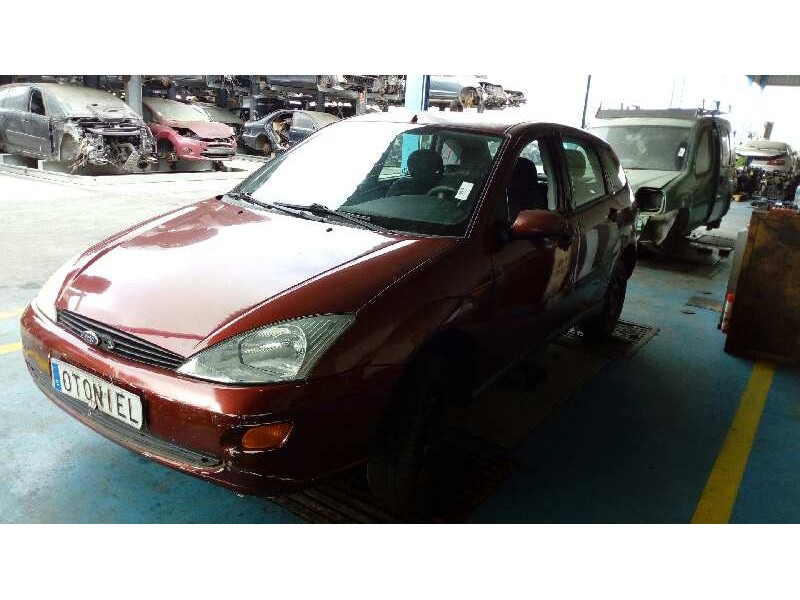 ford focus berlina (cak) del año 2000