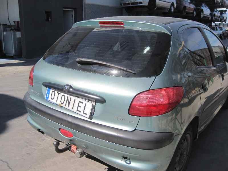 peugeot 206 berlina del año 2001