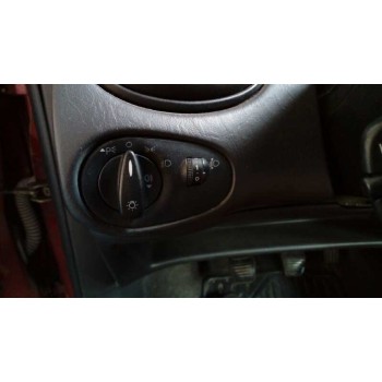 ford focus berlina (cak) del año 2000