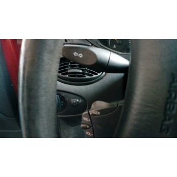 ford focus berlina (cak) del año 2000