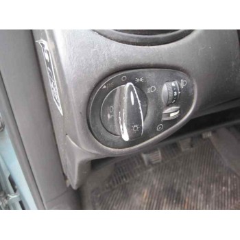 ford focus berlina (cak) del año 2000