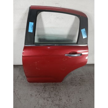 PUERTA TRASERA IZQUIERDA TOCADA 