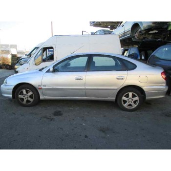 toyota avensis berlina (t 22) del año 2002