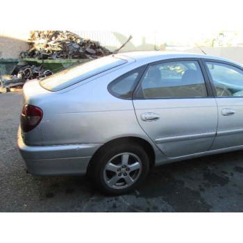 toyota avensis berlina (t 22) del año 2002