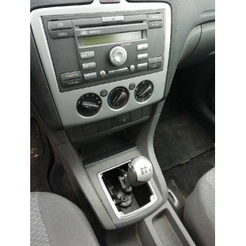 ford focus berlina (cap) del año 2004