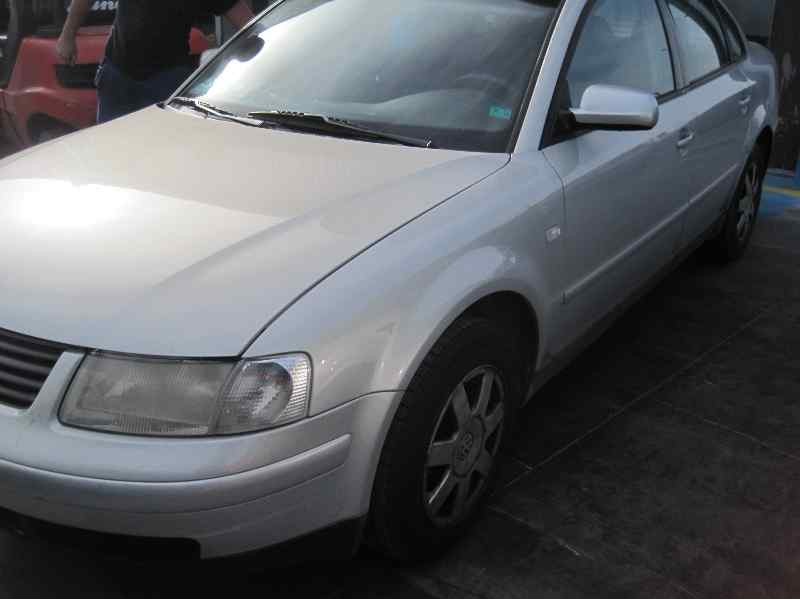 VOLKSWAGEN PASSAT BERLINA (3B2)