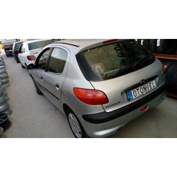 peugeot 206 berlina del año 2002