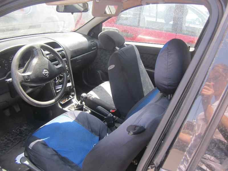 opel astra g berlina del año 2001