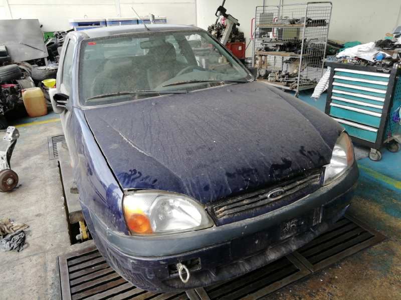 ford fiesta berlina (dx) del año 2000